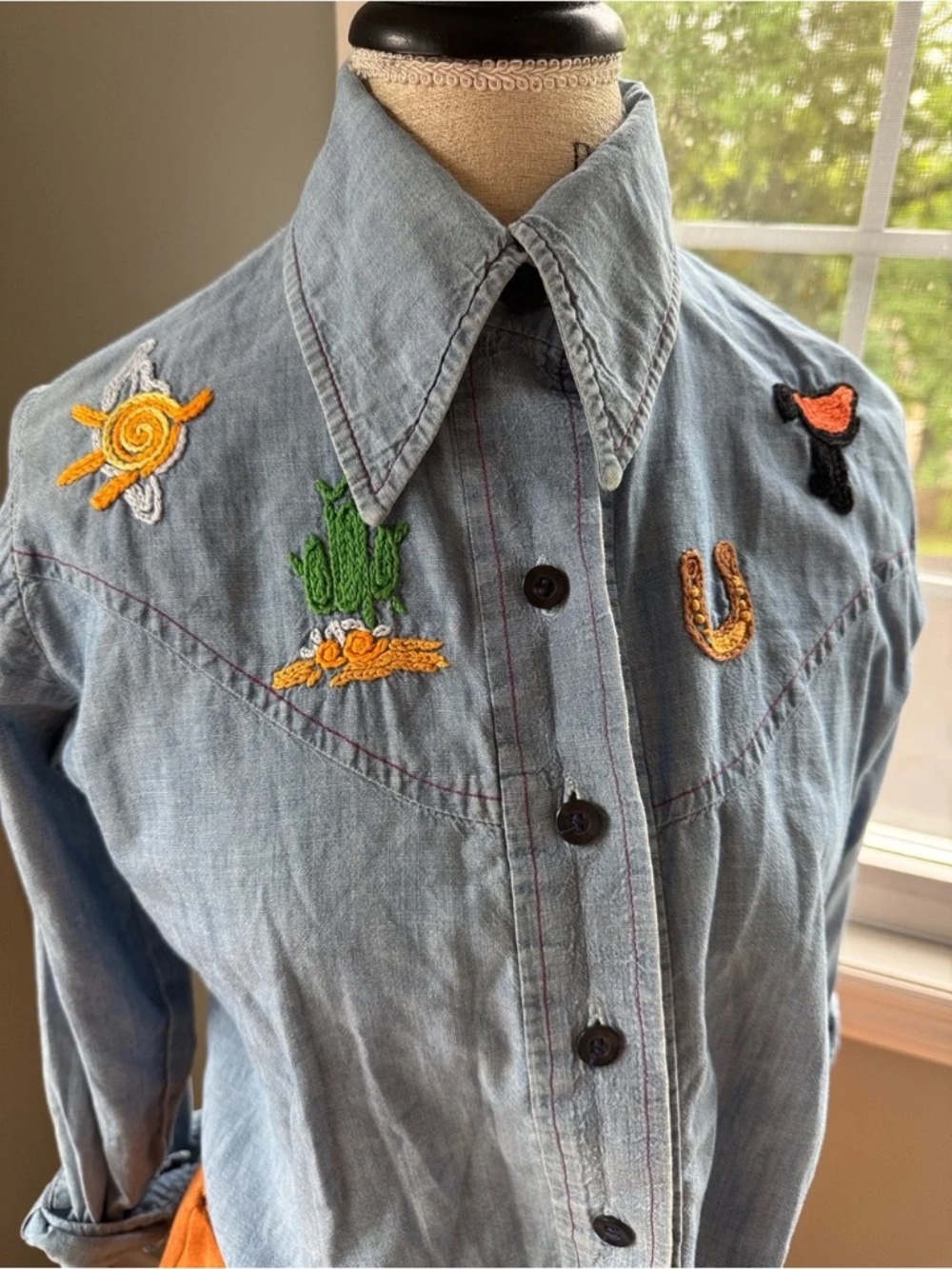 Vintage 70-80’s chambray button down hand embroidered western theme shirt S/M